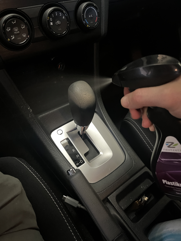nextzett Plastic Deep Cleaner Interior Cleaner cleans shift knob
